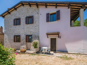 Compact Apartments for Panoramic Mountain View in Sellano Umbria
